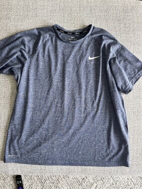 Nike Men's Short-Sleeve Dri-FIT Heather Navy Performance Tee
